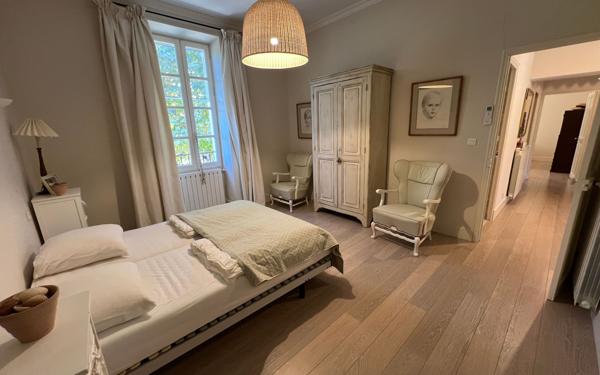 Maison à vendre    8 pièces •  Châteaurenard