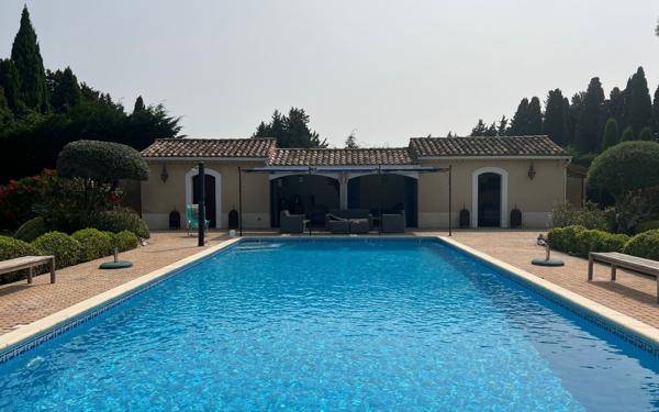 Maison à vendre    8 pièces •  Châteaurenard