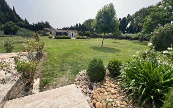 Maison à vendre    8 pièces •  Châteaurenard