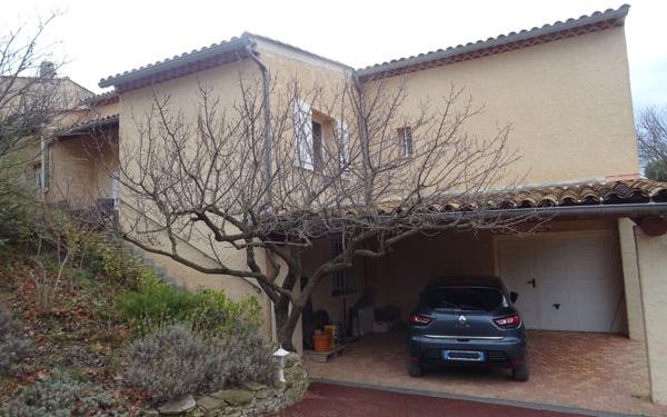 Maison à vendre    5 pièces • 116 m2 Saint-Zacharie