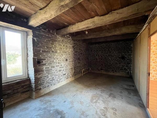 LONGERE EN PIERRE / PLEINE-FOUGERES