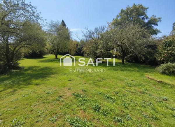 Terrain plat constructible 850 m² à Blyes