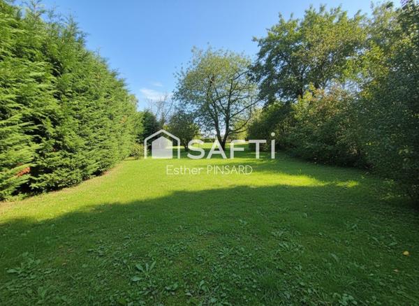 Terrain plat constructible 850 m² à Blyes
