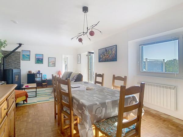 Longère 4 chambres - 1140m² de terrain clos - 10min de Quimper - Au calme