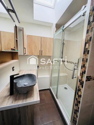 L'esprit maison de ville pour ce superbe appartement indépendant !