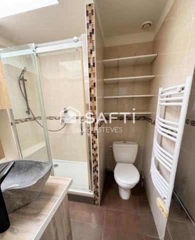L'esprit maison de ville pour ce superbe appartement indépendant !