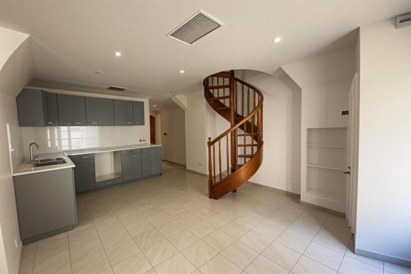 Immeuble  (local commercial et appartement) à Cadenet  135m² - 197 000