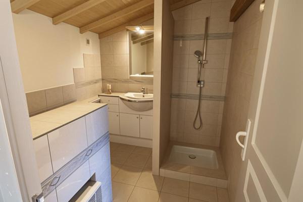 Immeuble  (local commercial et appartement) à Cadenet  135m² - 197 000