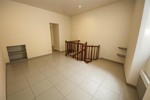 Immeuble  (local commercial et appartement) à Cadenet  135m² - 197 000