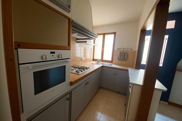 Immeuble  (local commercial et appartement) à Cadenet  135m² - 197 000