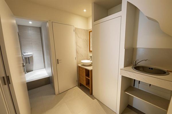 Immeuble  (local commercial et appartement) à Cadenet  135m² - 197 000