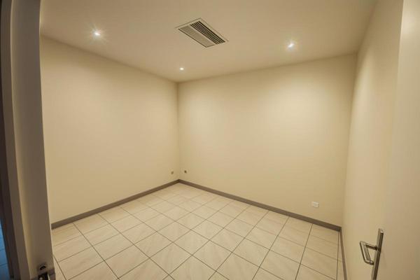 Immeuble  (local commercial et appartement) à Cadenet  135m² - 197 000