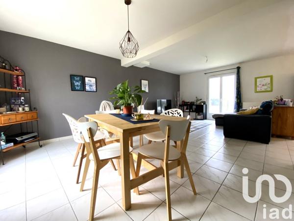 Maison traditionnelle 6 pièces de 113 m² à Véretz (37270)