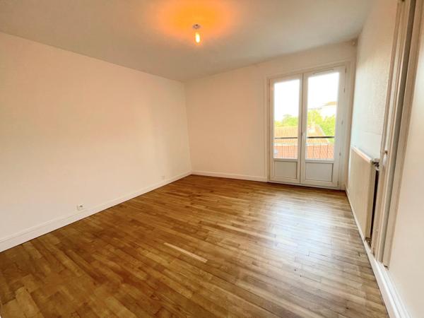 AGEN - 3 chambres - Garage & Box - cour commune