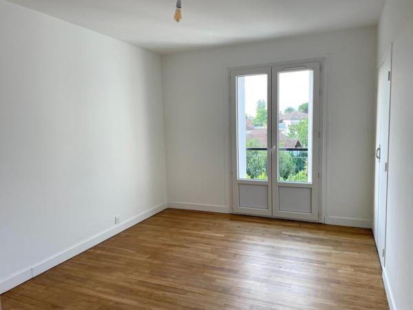 AGEN - 3 chambres - Garage & Box - cour commune