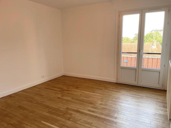 AGEN - 3 chambres - Garage & Box - cour commune