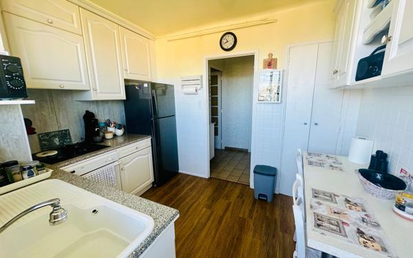 Appartement à vendre    3 pièces • 71,07 m2 Marseille 7