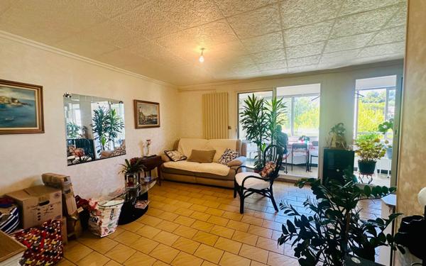 Appartement à vendre    3 pièces • 71,07 m2 Marseille 7