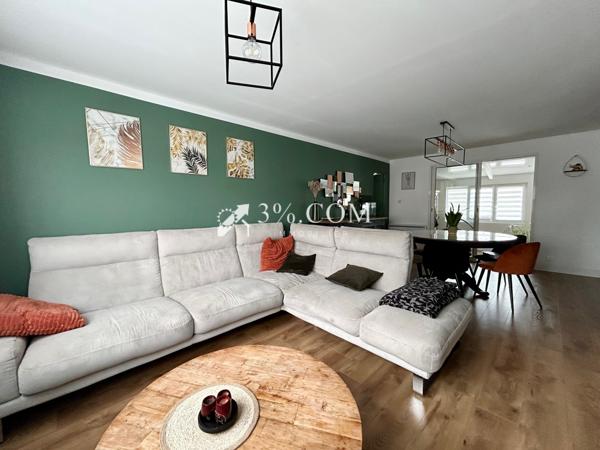 Jolie maison de lotissement de 104 m², salon salle à manger, cuisine équipée, véranda, trois chambres, jardin, Courcelles-lès-Lens (62970)