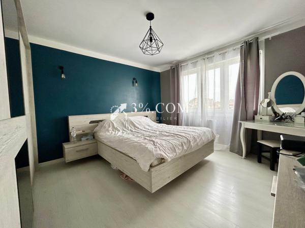 Jolie maison de lotissement de 104 m², salon salle à manger, cuisine équipée, véranda, trois chambres, jardin, Courcelles-lès-Lens (62970)