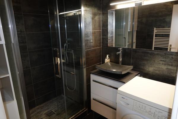 Garches (92380) Appartement dernier étage sans mitoyenneté de voisinage Vue tour Eiffel