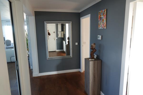 Garches (92380) Appartement dernier étage sans mitoyenneté de voisinage Vue tour Eiffel