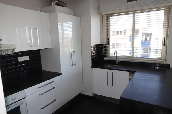 Garches (92380) Appartement dernier étage sans mitoyenneté de voisinage Vue tour Eiffel