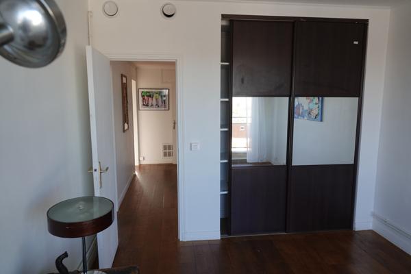 Garches (92380) Appartement dernier étage sans mitoyenneté de voisinage Vue tour Eiffel