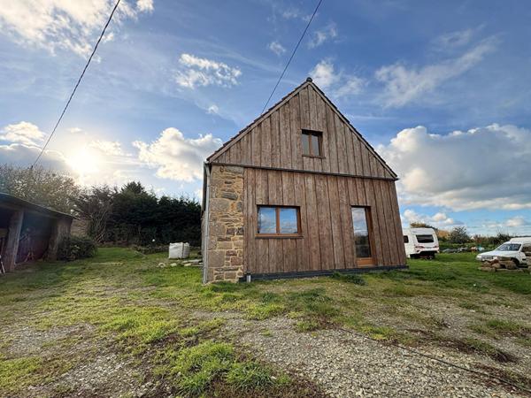 Corps de ferme Saint-Michel-en-Grève, 8616 m² de terrain.