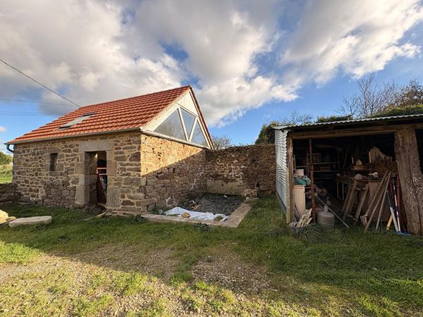 Corps de ferme Saint-Michel-en-Grève, 8616 m² de terrain.