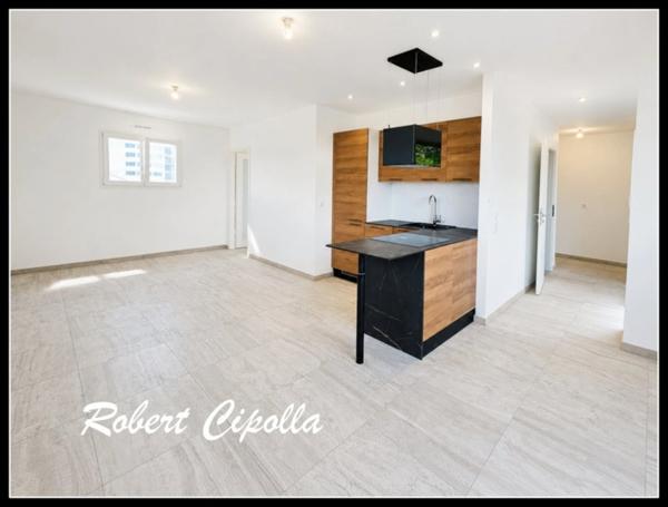 Attique T2 Metz _51,5m²_très grande terrasse de 41m² parking inclus + garage + cuisine équipée