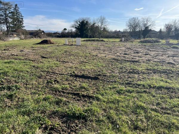 Terrain à Batir à vendre à Saint-Maurice-de-Gourdans dans l'Ain (01800), ref : 01067-946
