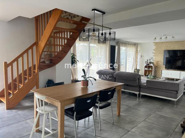 Maison à Martigné-sur-Mayenne, 53470 - 6 pièces 175m²