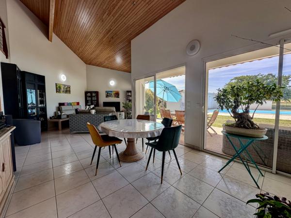 Villeneuve-sur-Lot (47300) Maison d’architecte d'environ 157m² avec piscine et vue dégagée sur la campagne – Villeneuve-sur-Lo