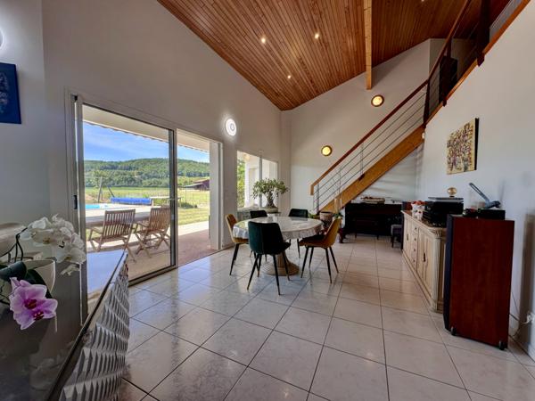 Villeneuve-sur-Lot (47300) Maison d’architecte d'environ 157m² avec piscine et vue dégagée sur la campagne – Villeneuve-sur-Lo