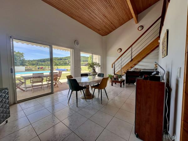 Villeneuve-sur-Lot (47300) Maison d’architecte d'environ 157m² avec piscine et vue dégagée sur la campagne – Villeneuve-sur-Lo