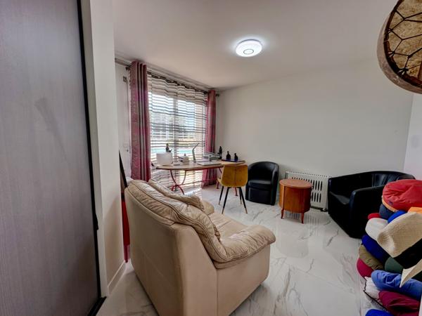 Villeneuve-sur-Lot (47300) Maison d’architecte d'environ 157m² avec piscine et vue dégagée sur la campagne – Villeneuve-sur-Lo