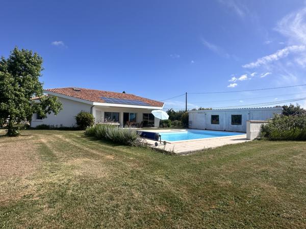 Villeneuve-sur-Lot (47300) Maison d’architecte d'environ 157m² avec piscine et vue dégagée sur la campagne – Villeneuve-sur-Lo