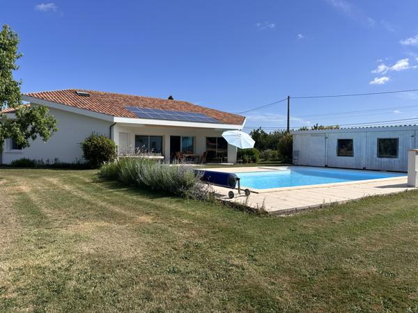 Villeneuve-sur-Lot (47300) Maison d’architecte d'environ 157m² avec piscine et vue dégagée sur la campagne – Villeneuve-sur-Lo