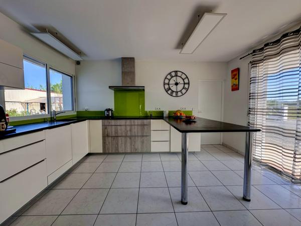 Villeneuve-sur-Lot (47300) Maison d’architecte d'environ 157m² avec piscine et vue dégagée sur la campagne – Villeneuve-sur-Lo