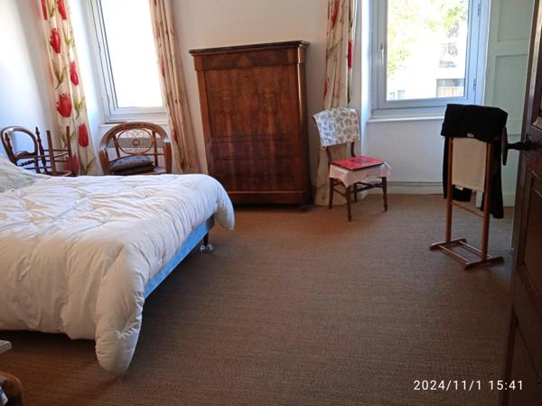 MAISON DE CHARME DU 18è D'ENVIRON 192 M² AVEC REMISE ET SON JARDIN