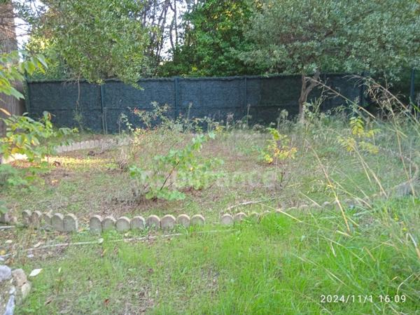 MAISON DE CHARME DU 18è D'ENVIRON 192 M² AVEC REMISE ET SON JARDIN