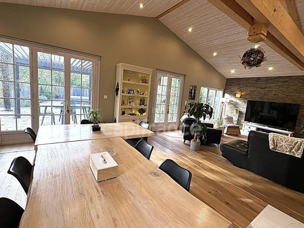 LANTON(33) TAUSSAT LES BAINS - Maison rénovée de Plain-pied de 157 m²- Activité libérale possible- secteur privilégié