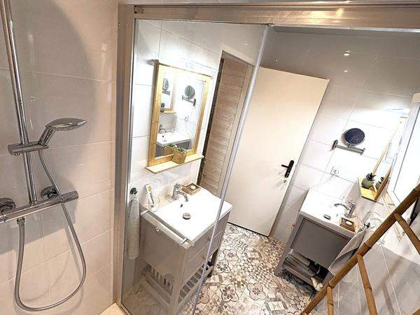 LANTON(33) TAUSSAT LES BAINS - Maison rénovée de Plain-pied de 157 m²- Activité libérale possible- secteur privilégié