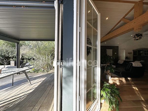 LANTON(33) TAUSSAT LES BAINS - Maison rénovée de Plain-pied de 157 m²- Activité libérale possible- secteur privilégié