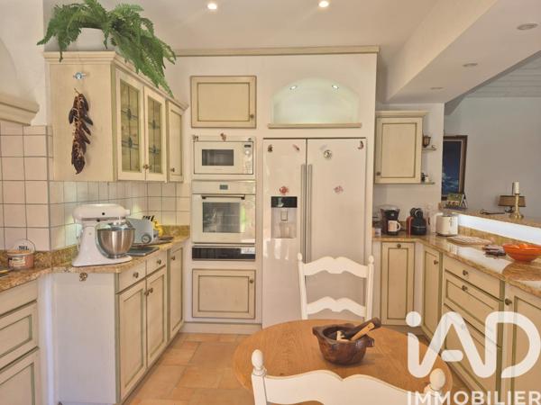 Maison à vendre 4 pièces 146 m² Cotignac