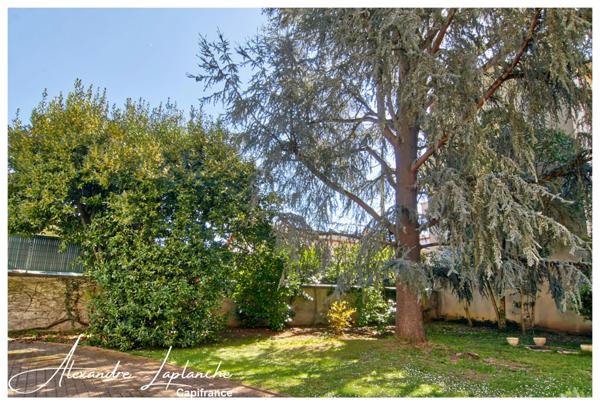 Dpt Tarn et Garonne (82), à vendre MONTAUBAN maison d'architecte des années 30, 10 pièces de 217m² avec jardin et garage.