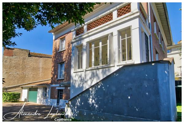 Dpt Tarn et Garonne (82), à vendre MONTAUBAN maison d'architecte des années 30, 10 pièces de 217m² avec jardin et garage.