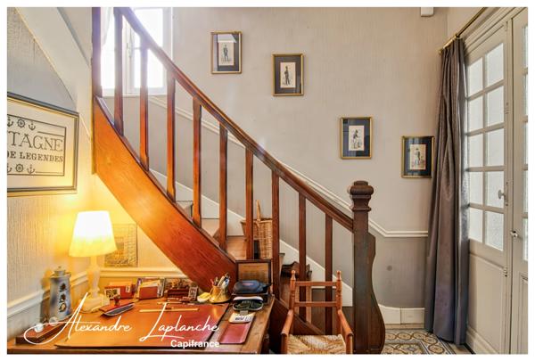 Dpt Tarn et Garonne (82), à vendre MONTAUBAN maison d'architecte des années 30, 10 pièces de 217m² avec jardin et garage.