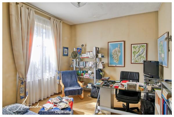 Dpt Tarn et Garonne (82), à vendre MONTAUBAN maison d'architecte des années 30, 10 pièces de 217m² avec jardin et garage.